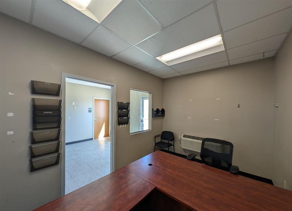 1613 West Pioneer Parkway, Peoria, IL 61615