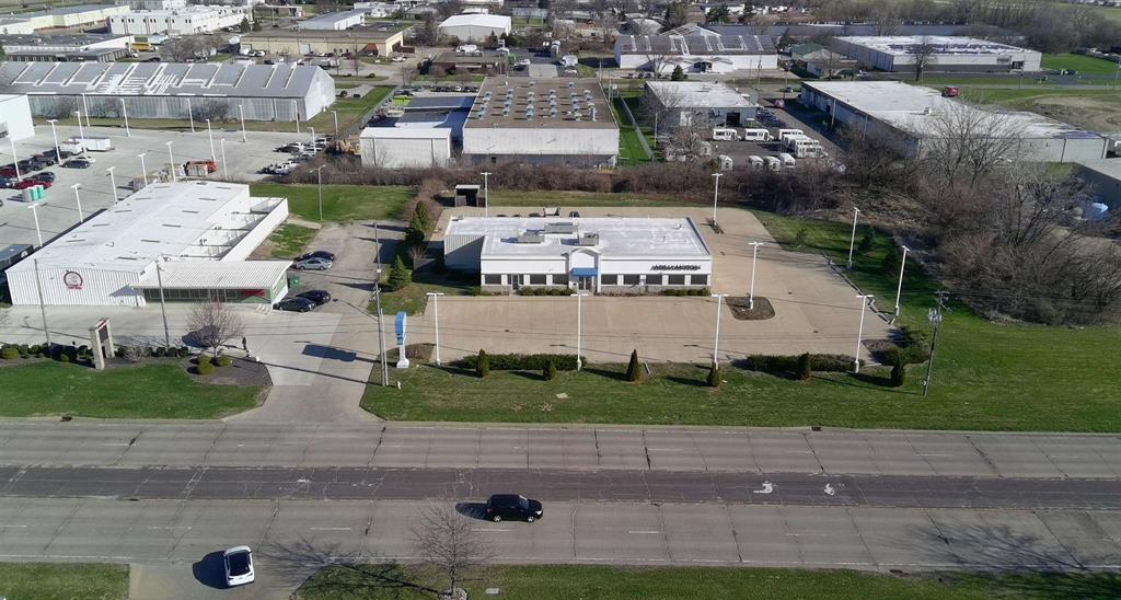 1613 West Pioneer Parkway, Peoria, IL 61615