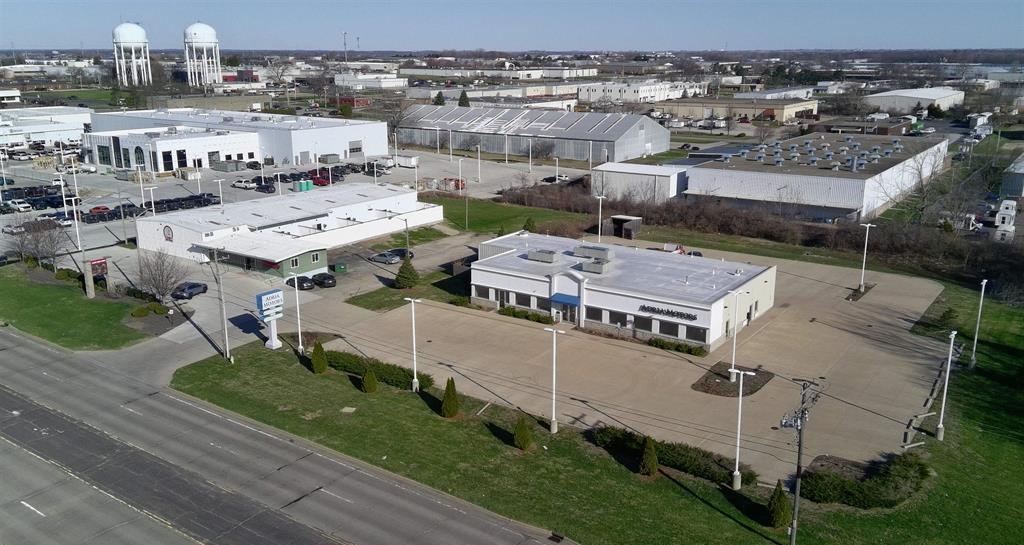 1613 West Pioneer Parkway, Peoria, IL 61615