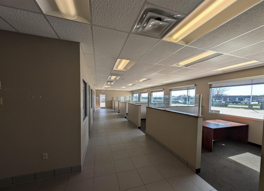 1613 West Pioneer Parkway, Peoria, IL 61615