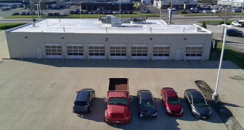 1613 West Pioneer Parkway, Peoria, IL 61615