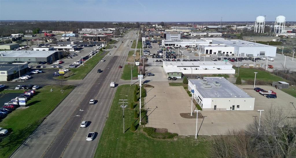 1613 West Pioneer Parkway, Peoria, IL 61615