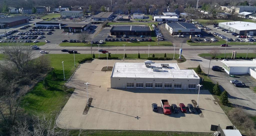 1613 West Pioneer Parkway, Peoria, IL 61615