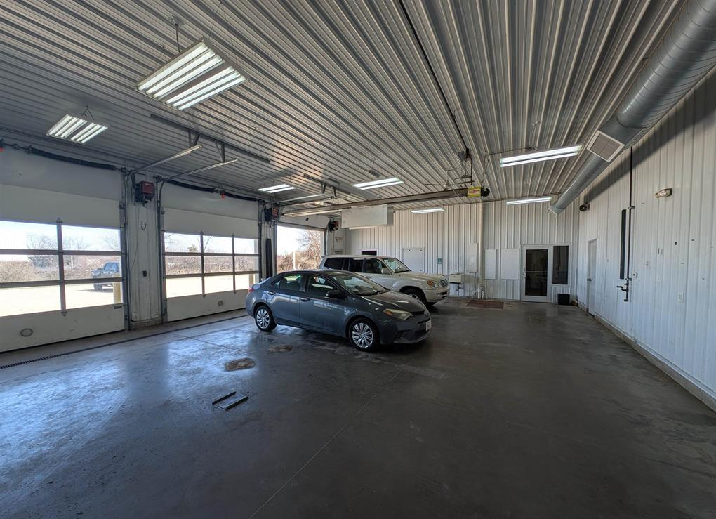 1613 West Pioneer Parkway, Peoria, IL 61615