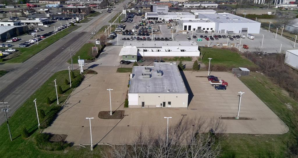 1613 West Pioneer Parkway, Peoria, IL 61615