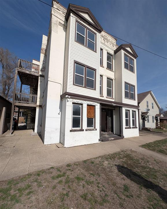 601 Northeast Perry Avenue, Peoria, IL 61603