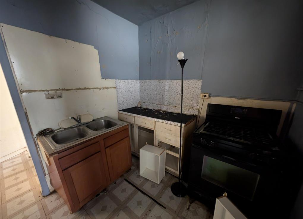 601 Northeast Perry Avenue, Peoria, IL 61603