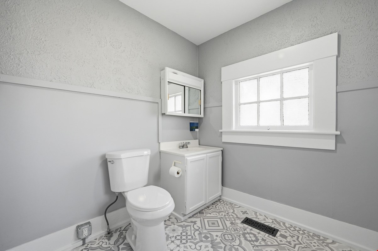 321 S Main St — Sale in New Castle, IN, photo 5 of 8
