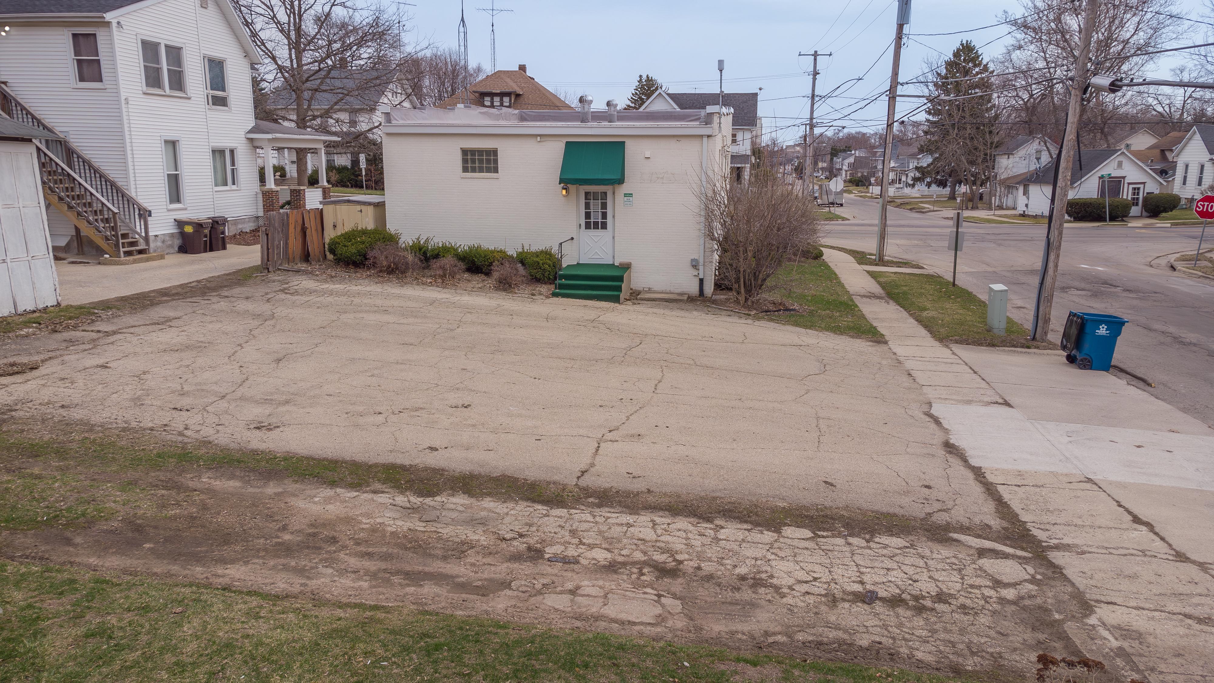 404 North West Avenue, Freeport, IL 61032