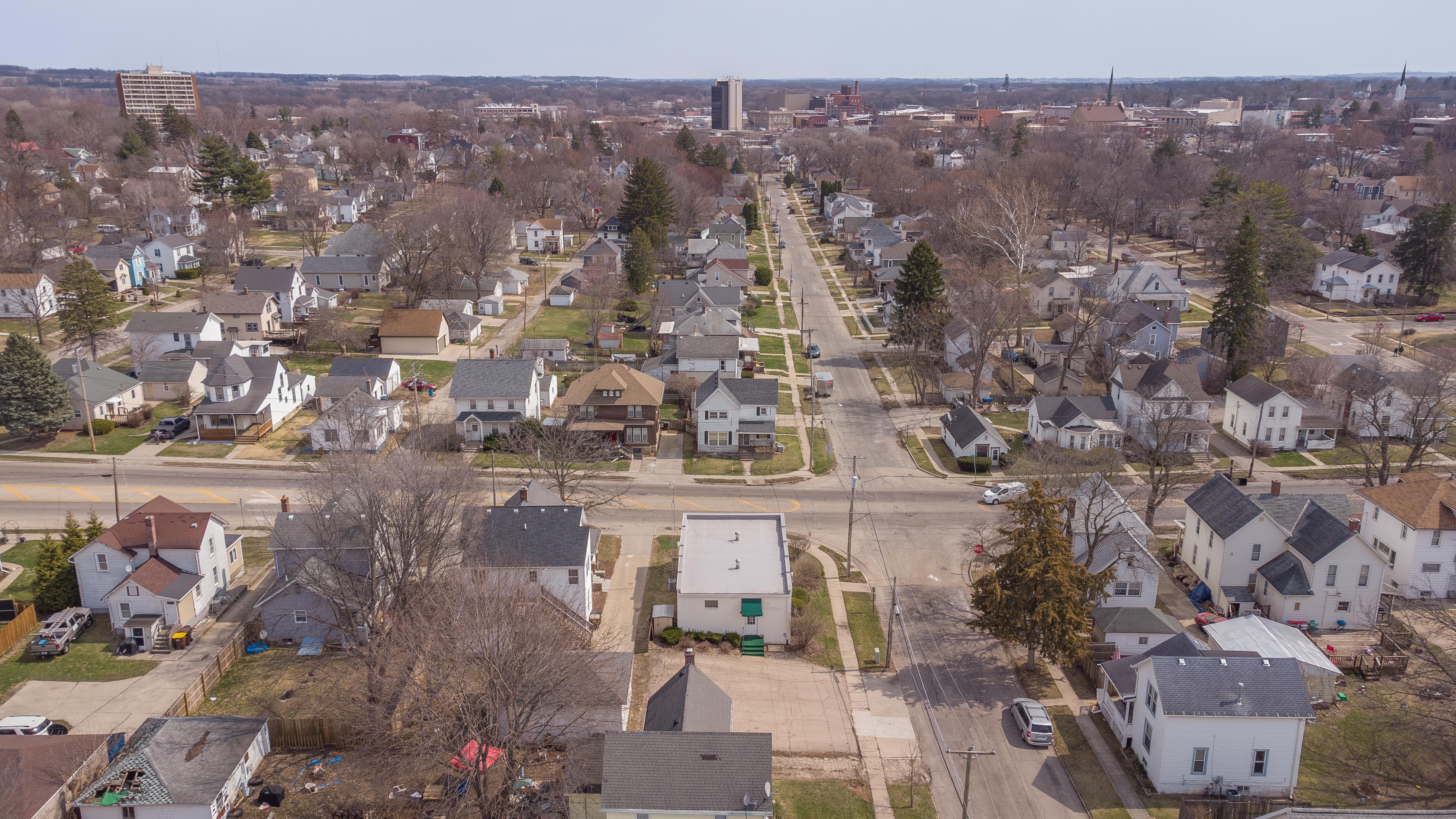 404 North West Avenue, Freeport, IL 61032