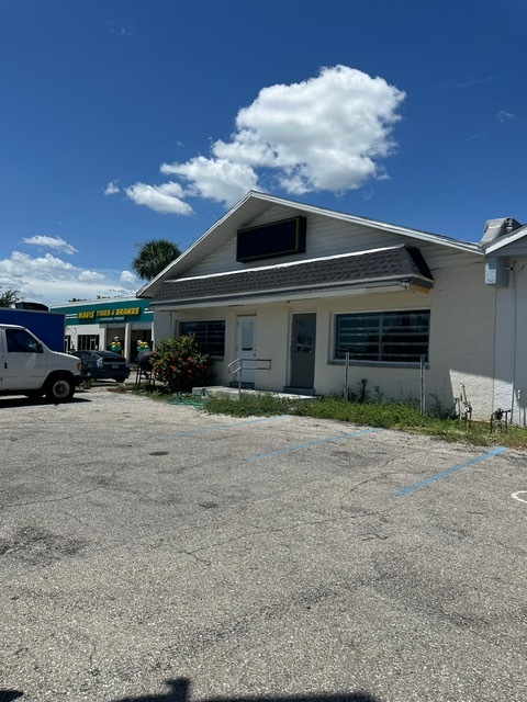 2586 Tamiami Trail Unit B