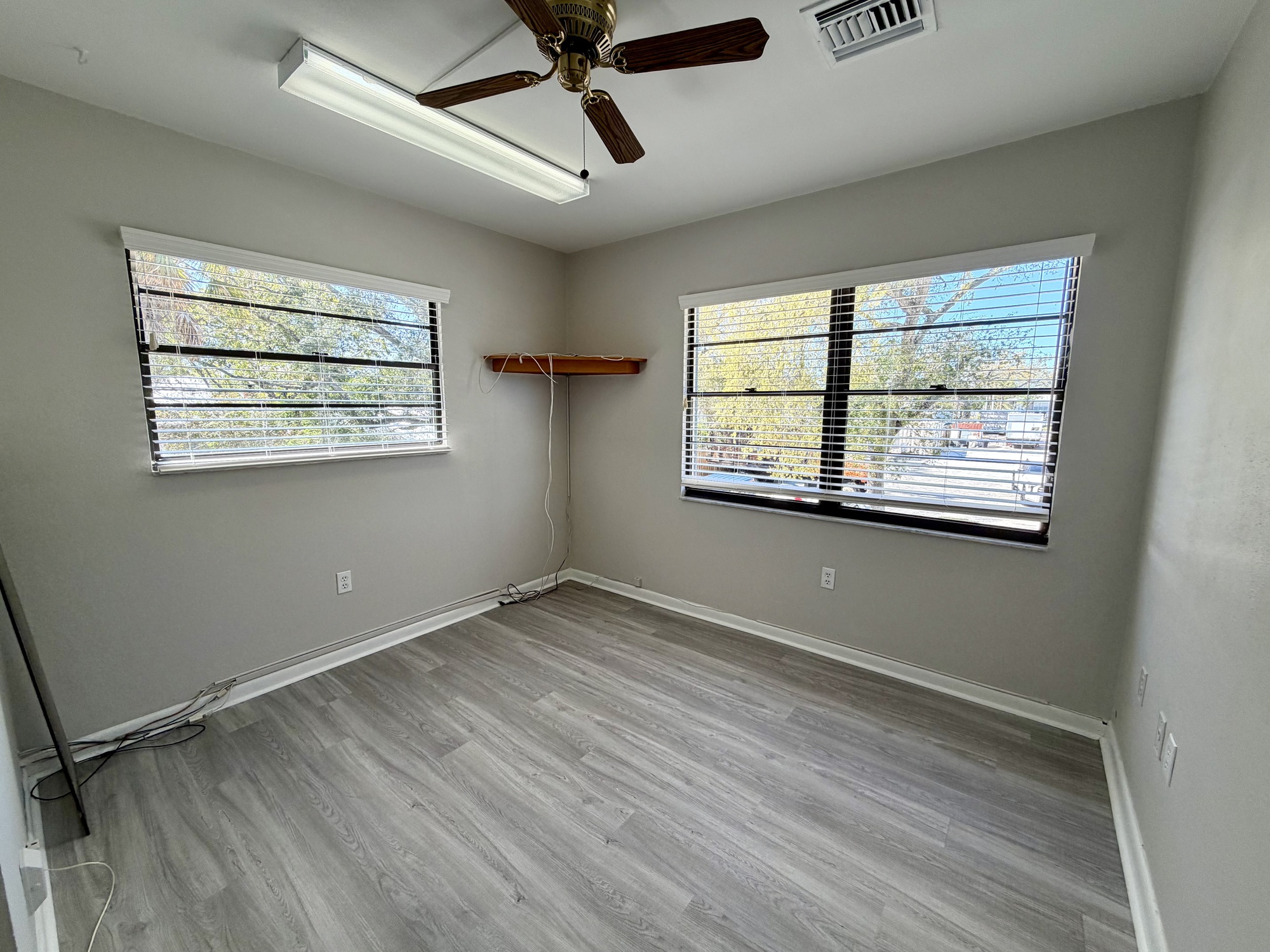 Move-In Ready Office Suites | ±783 SF