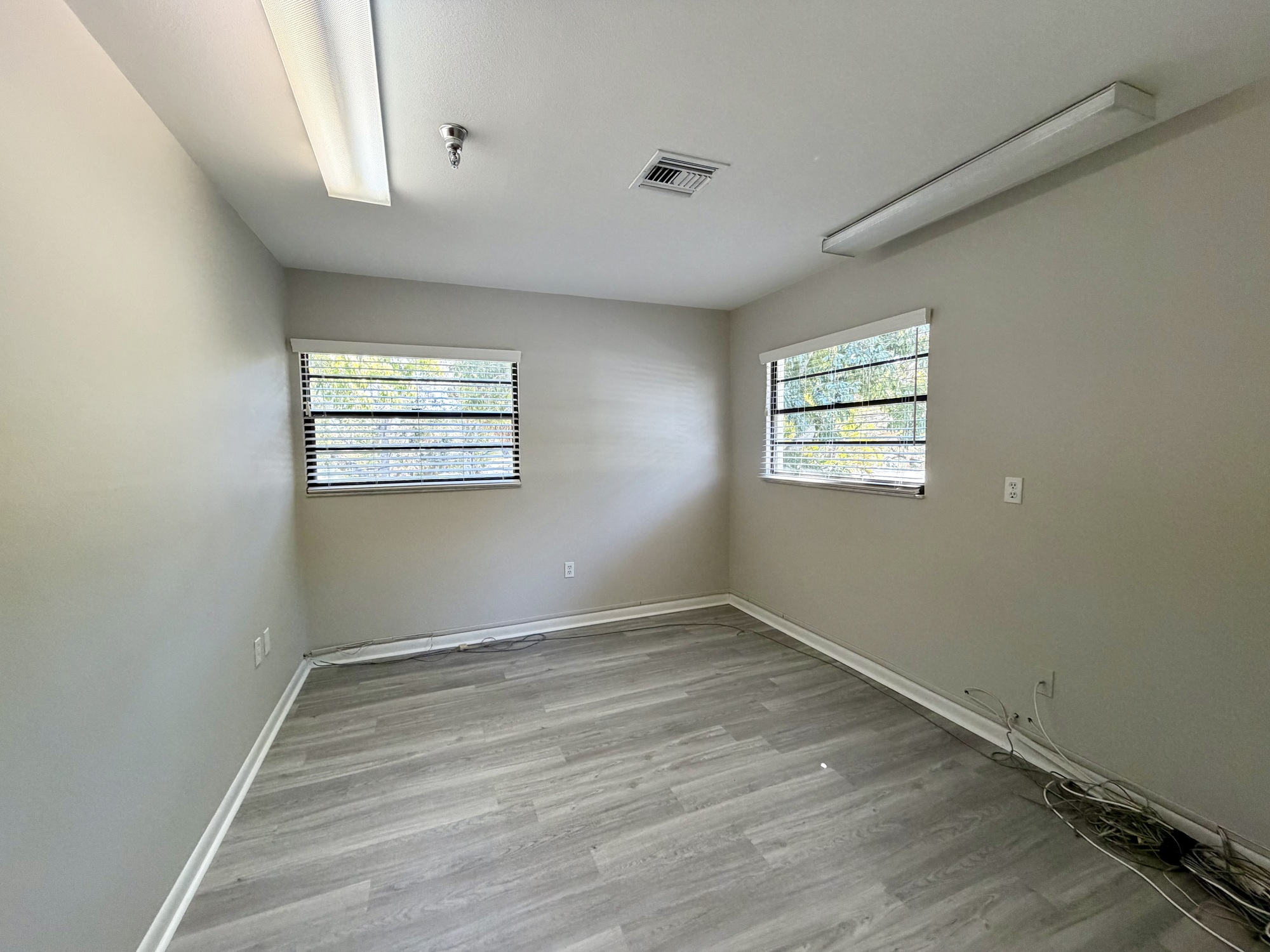 Move-In Ready Office Suites | ±783 SF