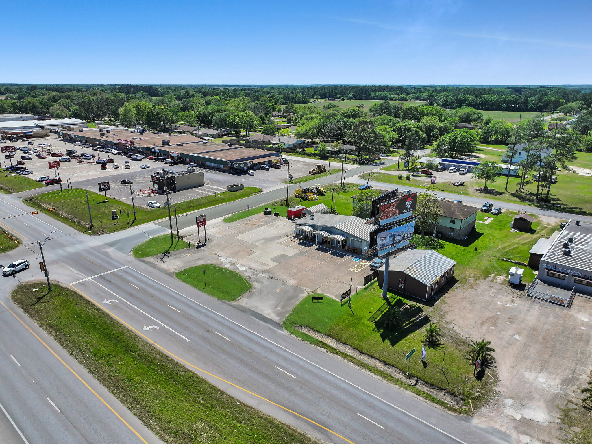 1220 Texas 124, Winnie, TX 77665