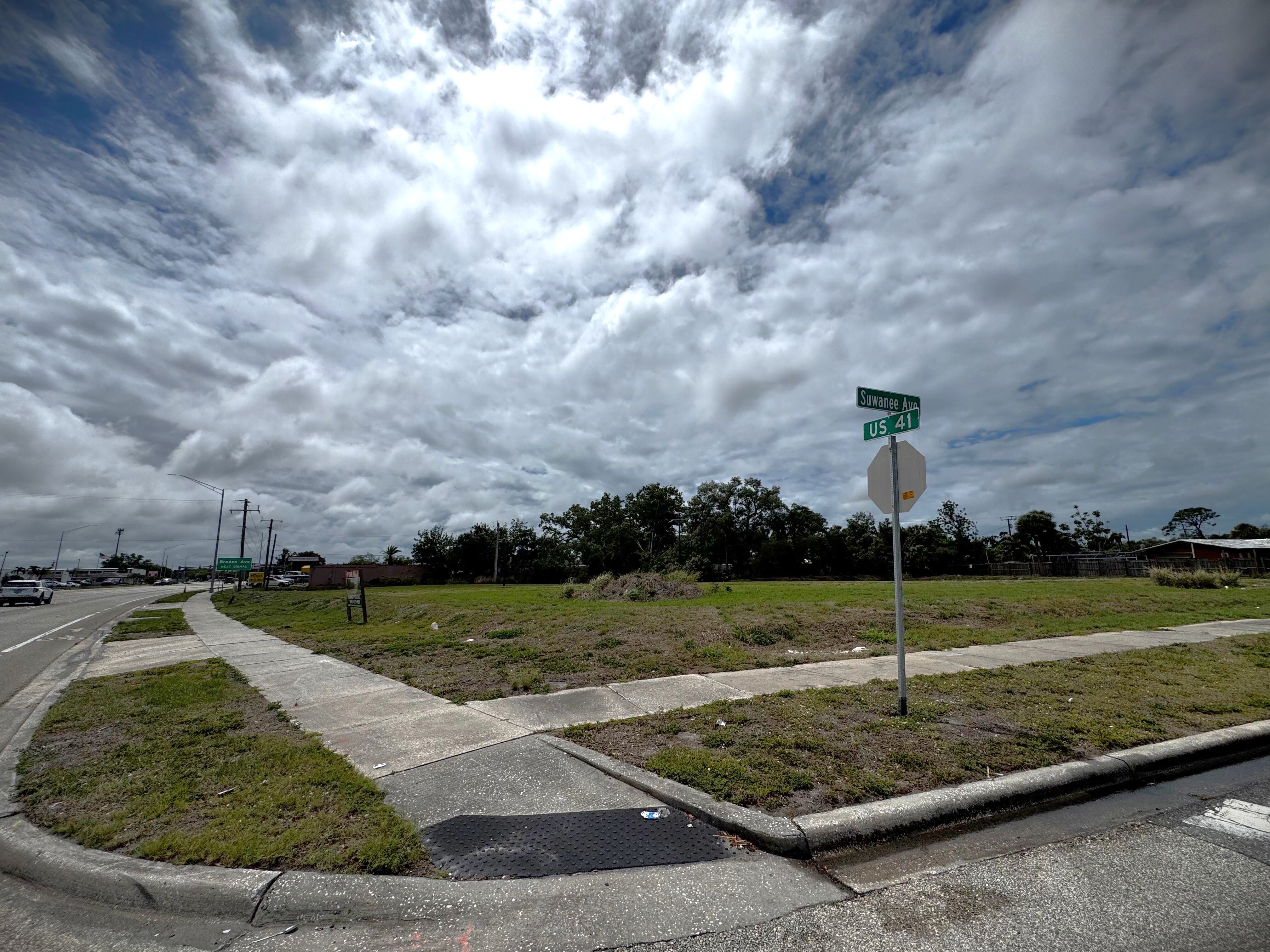 7972 N Tamiami Trl