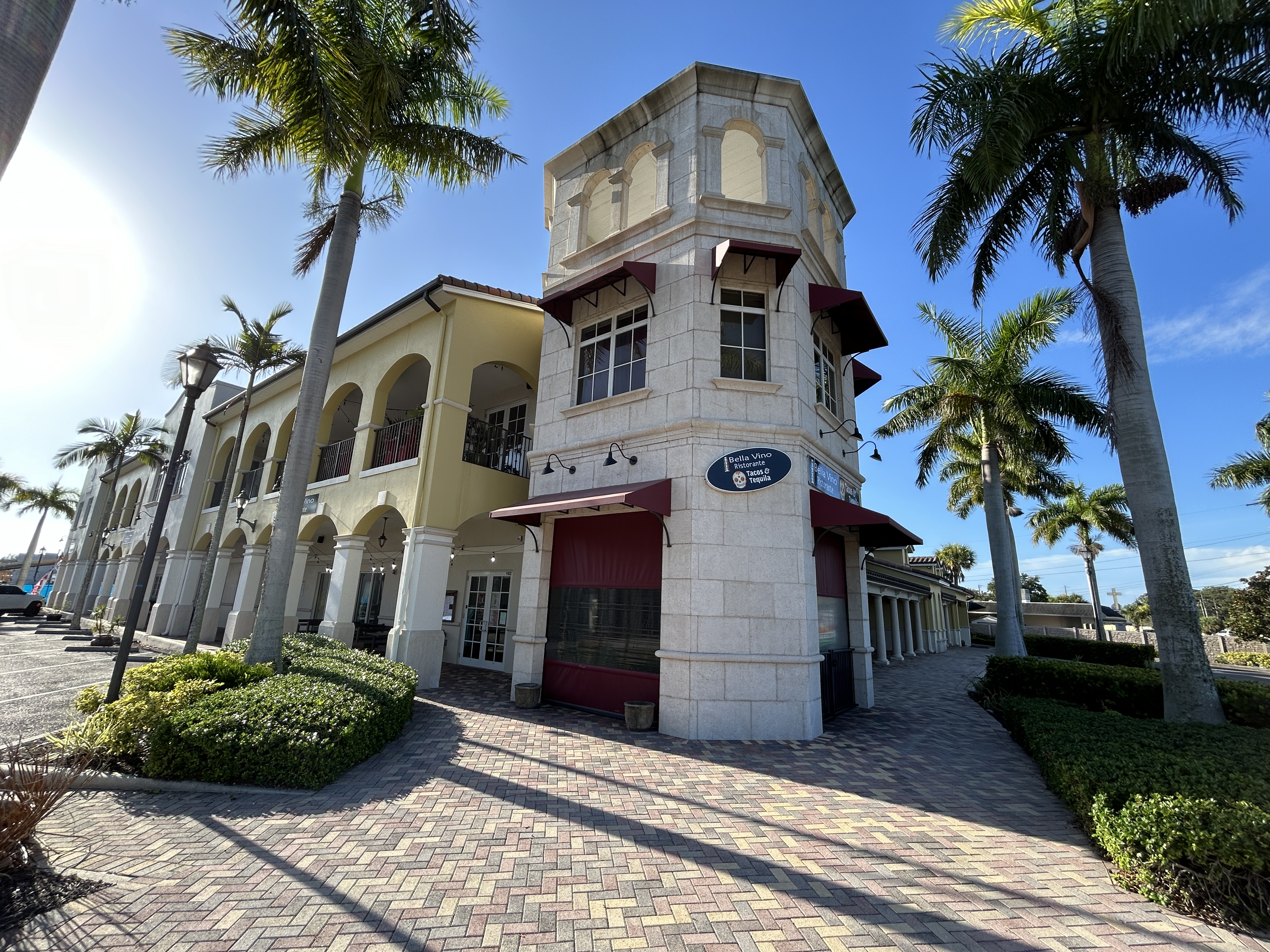 GREAT RESTAURANT LOCATION ON S. TAMIAMI TR.