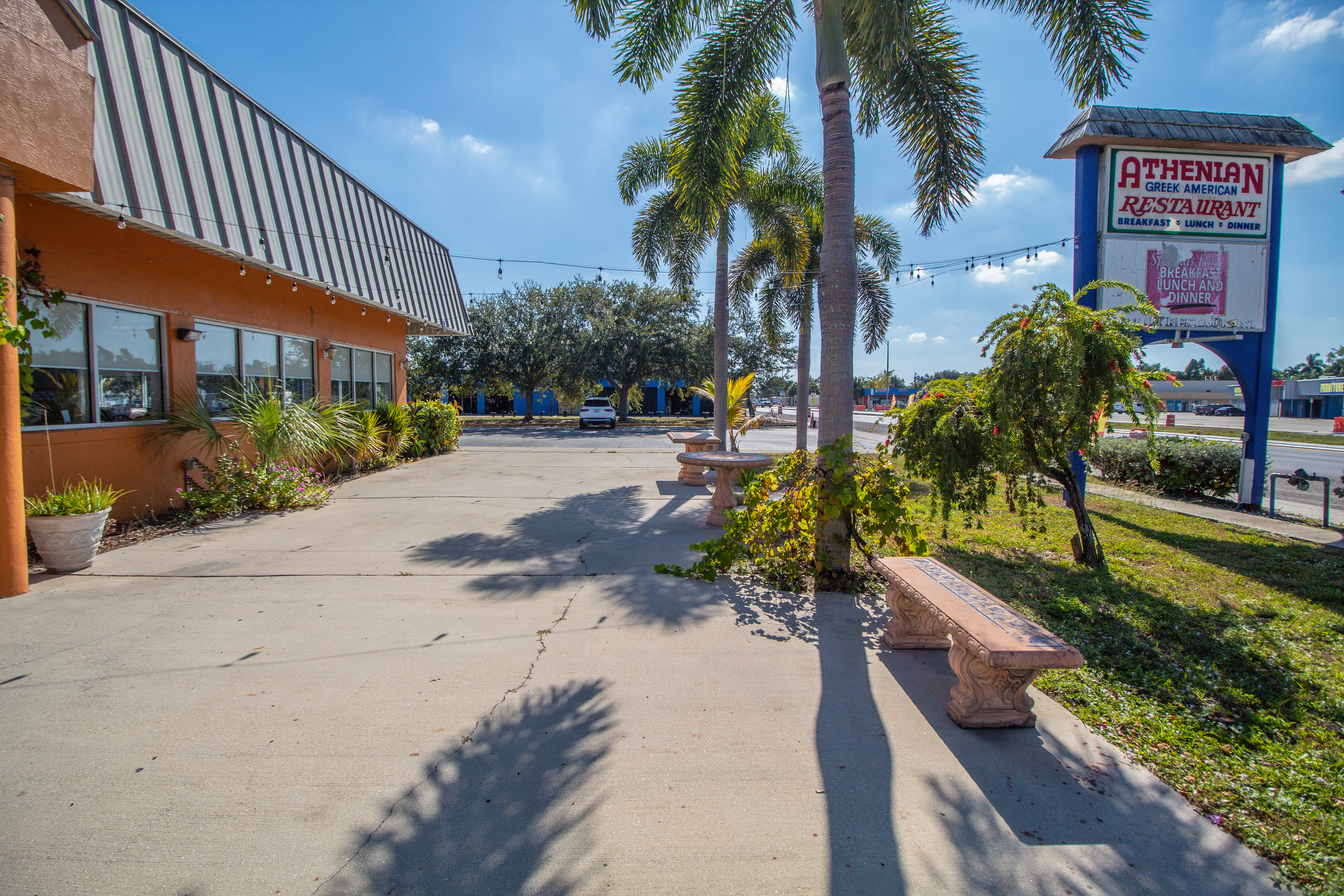 1130 North Tamiami Trail, North Fort Myers, FL 33903