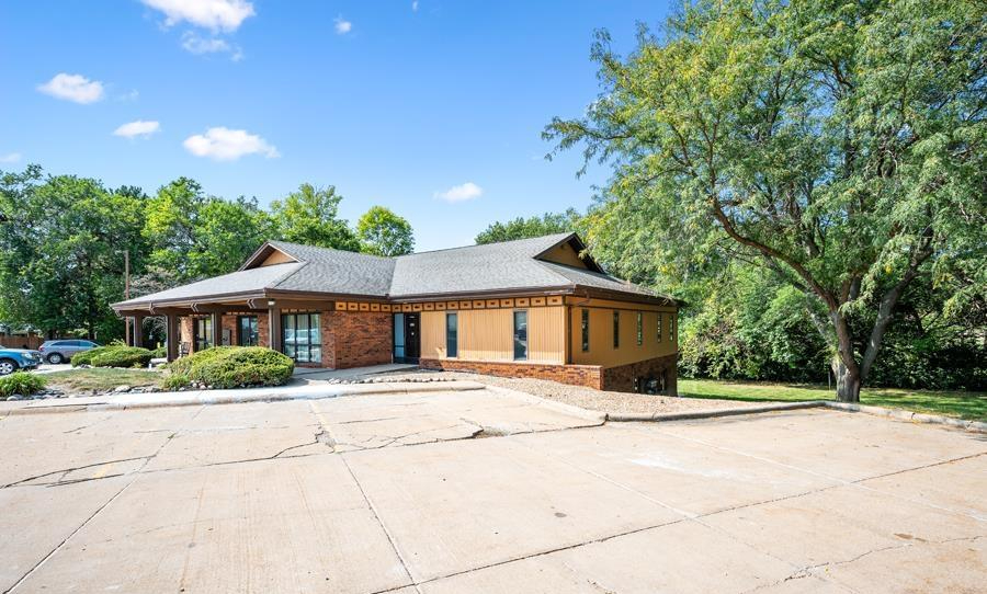 5113 North Executive Drive, Peoria, IL 61614