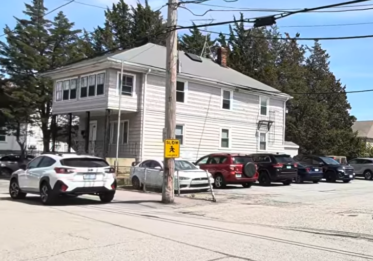 643 East Avenue, Warwick, RI 02886