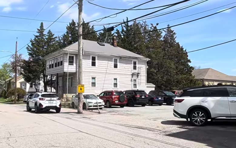 643 East Avenue, Warwick, RI 02886
