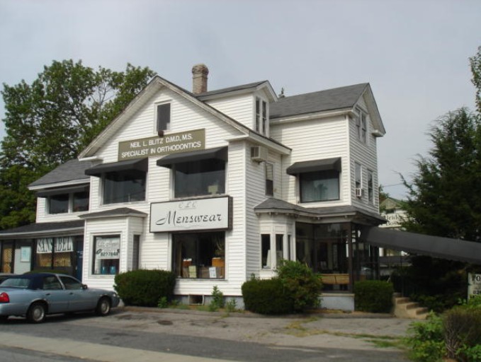 642 East Avenue, Warwick, RI 02886