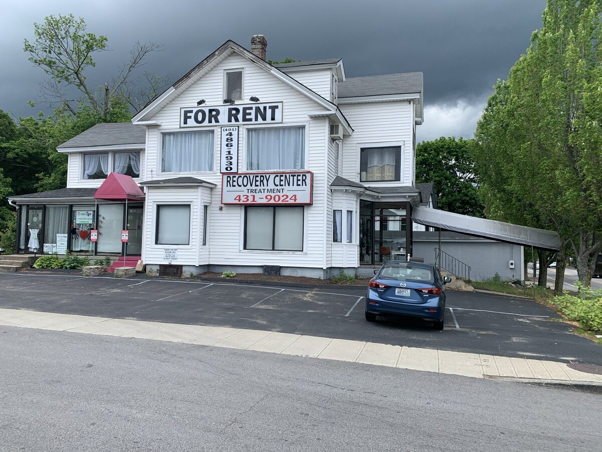 642 East Avenue, Warwick, RI 02886