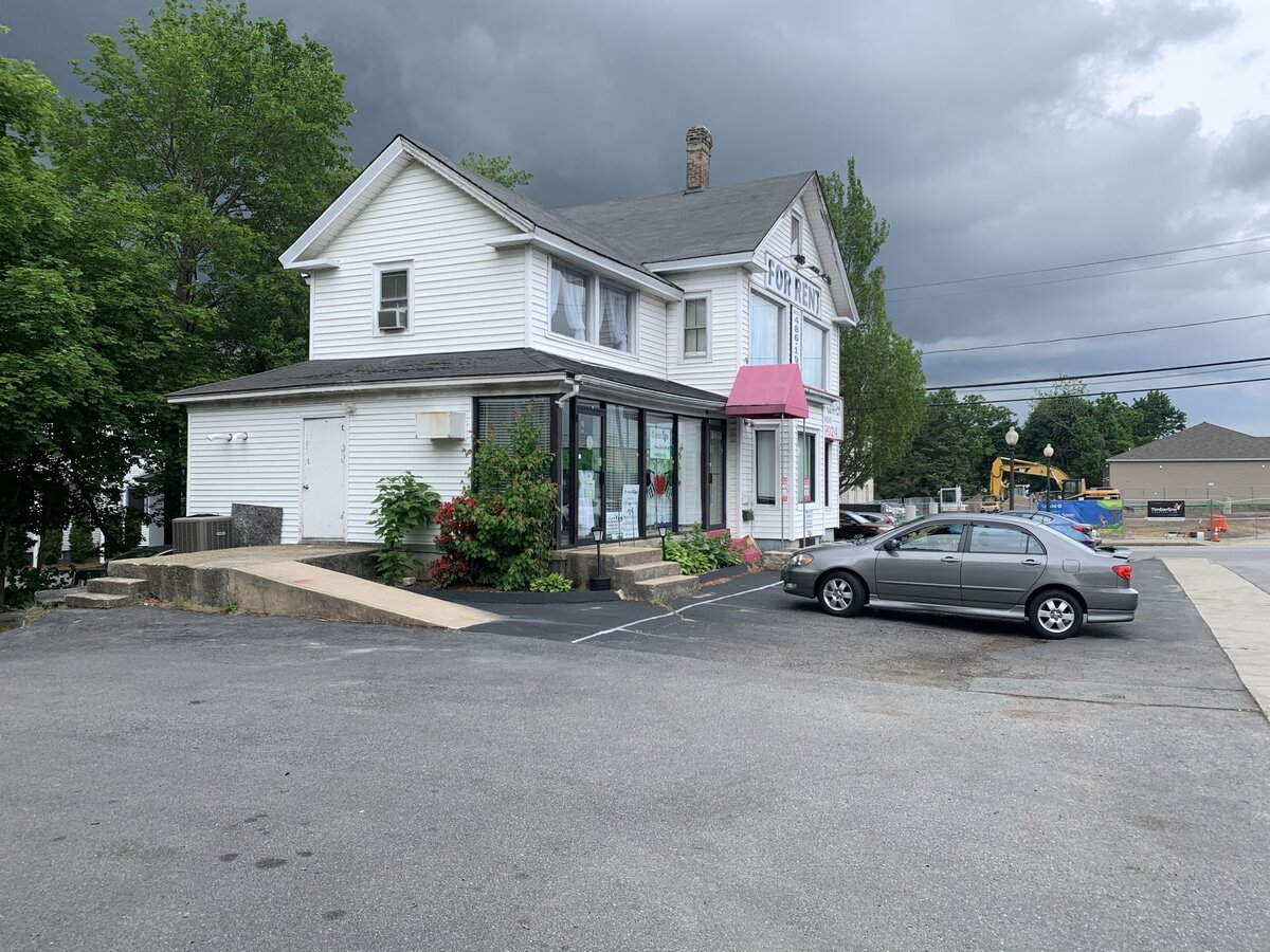 642 East Avenue, Warwick, RI 02886