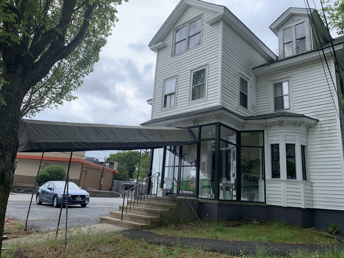 642 East Avenue, Warwick, RI 02886