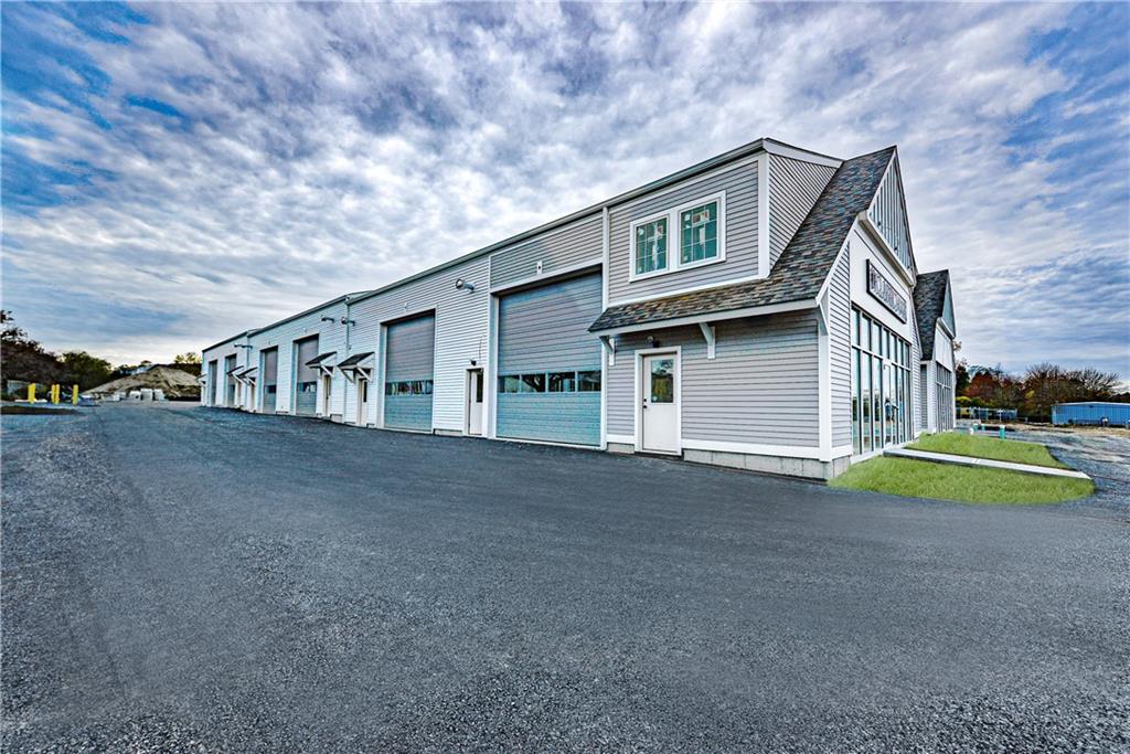 300 Coddington Highway, Middletown, RI 02842