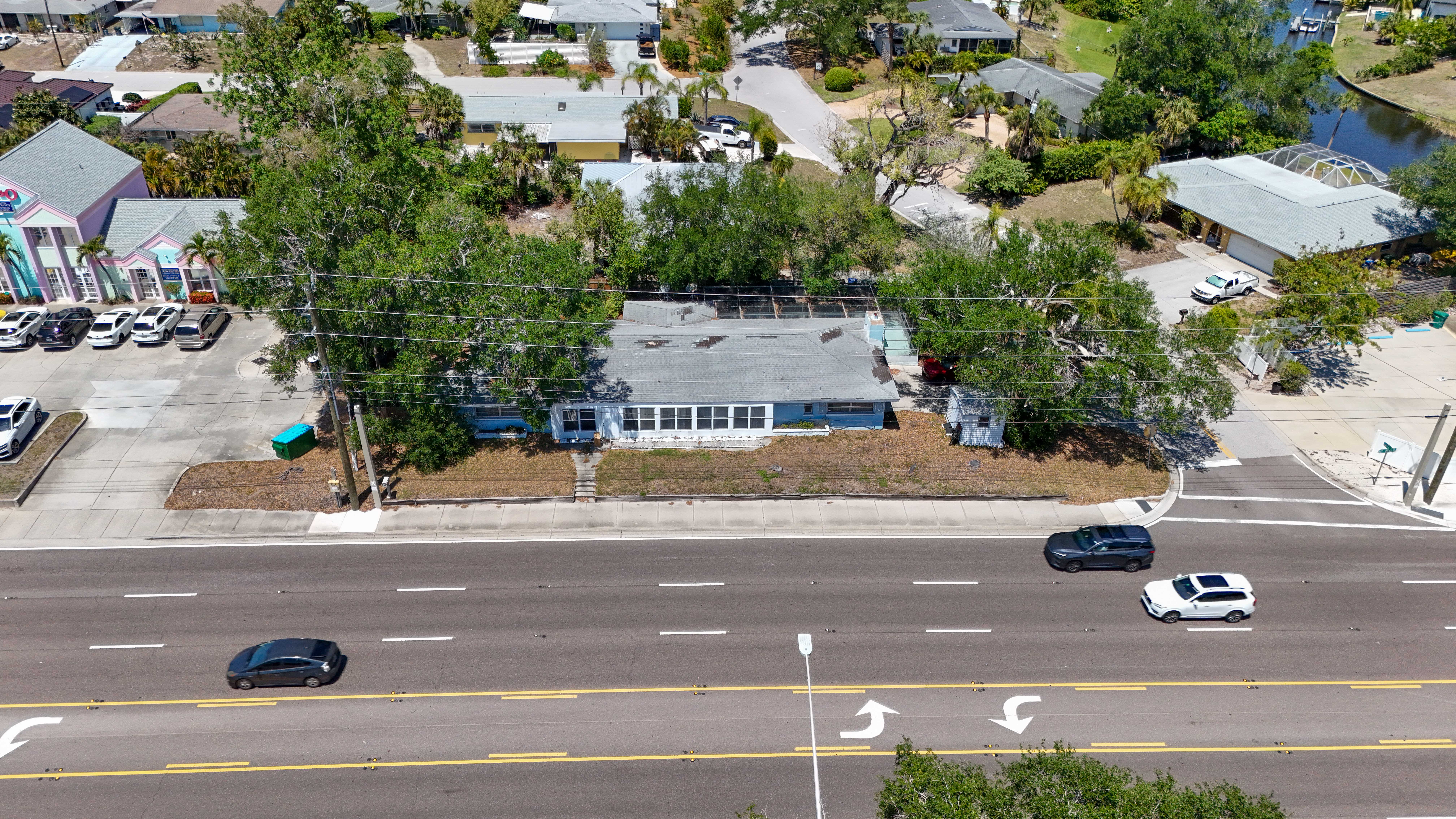 SUPER WELL LOCATED OFFICE BUILDING ON BEE RDIGE RD.!