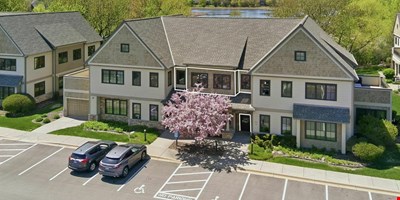  Beautiful Beacon Shore Office Park 2nd Floor Office Condo, located on Armstrong Lake in Oakdale!