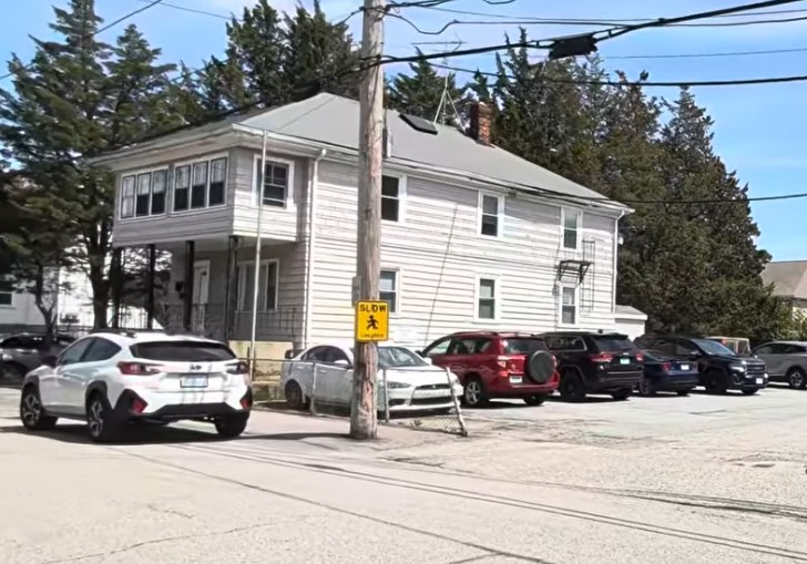 643 East Avenue, Warwick, RI 02886