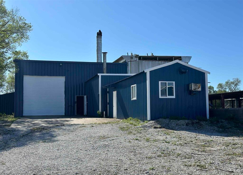 8727 Arenzville Road, Beardstown, IL 62618