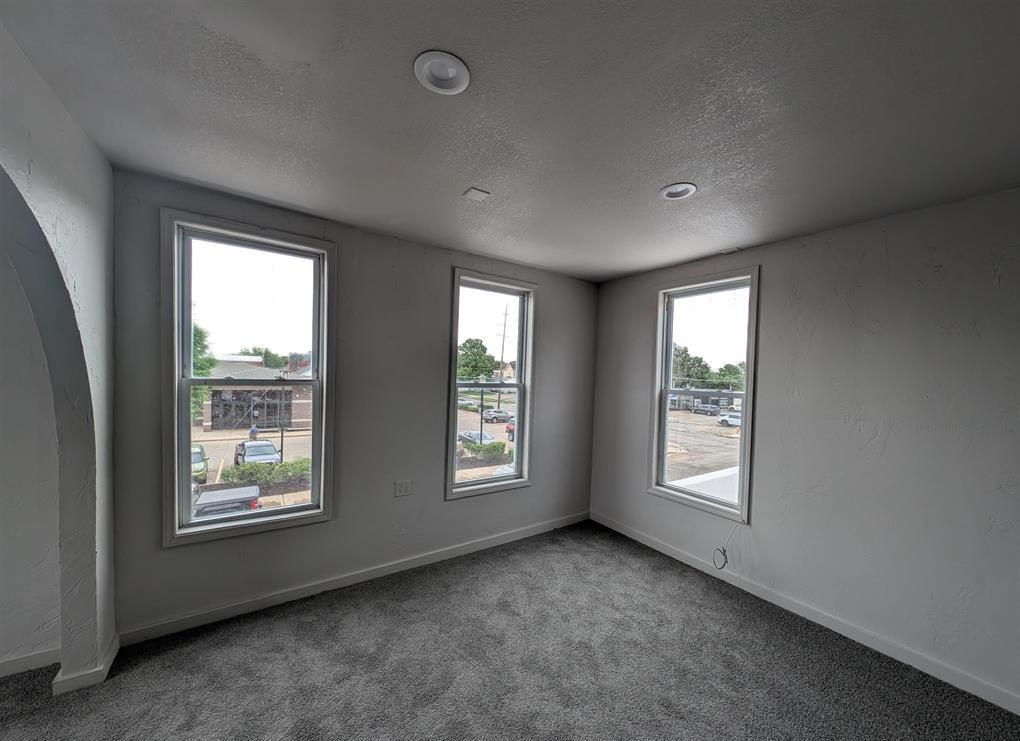 154 East Elm Street, Canton, IL 61520