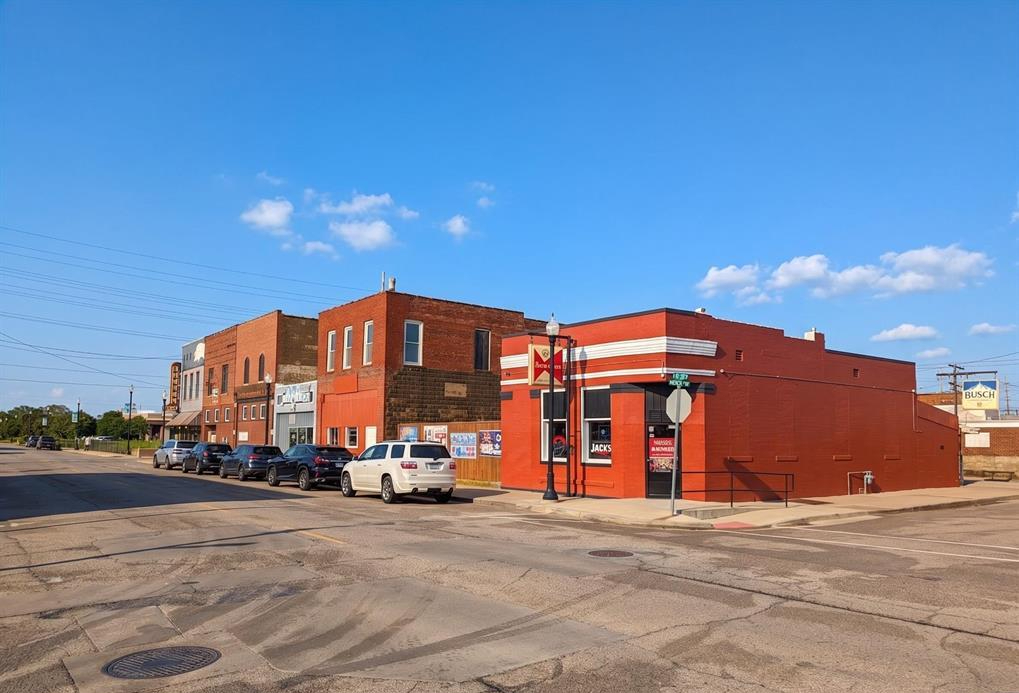 154 East Elm Street, Canton, IL 61520