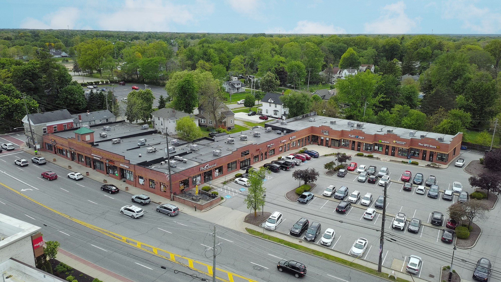 High Visibility Retail Plaza Suites for Lease