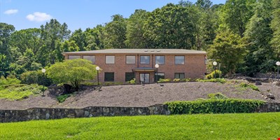 2 Executive Suites 