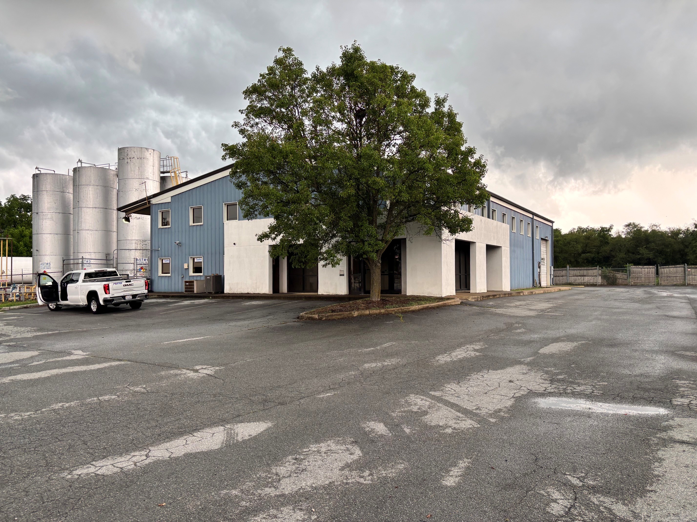 195 N. Commerce Avenue