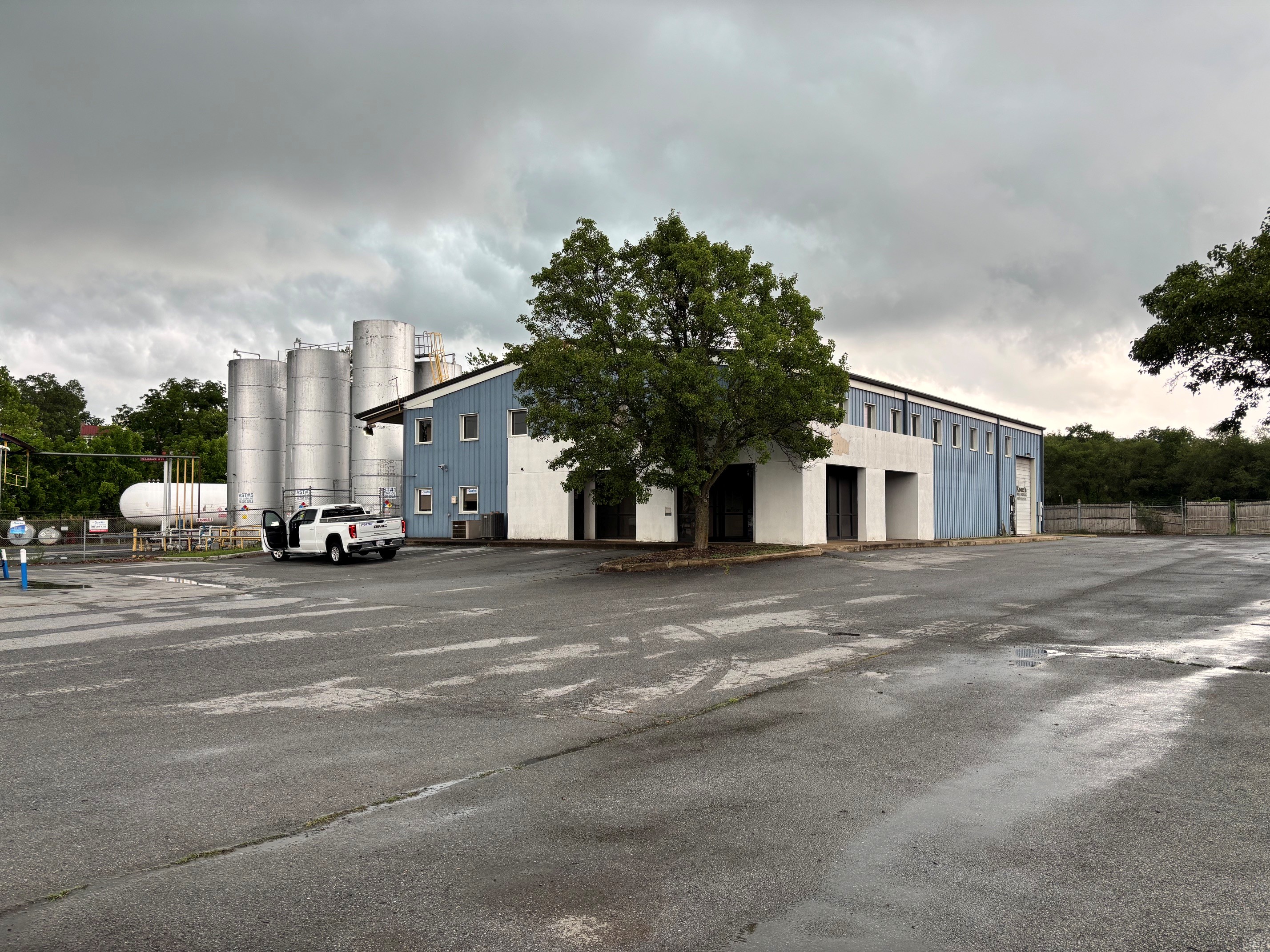 195 N. Commerce Avenue