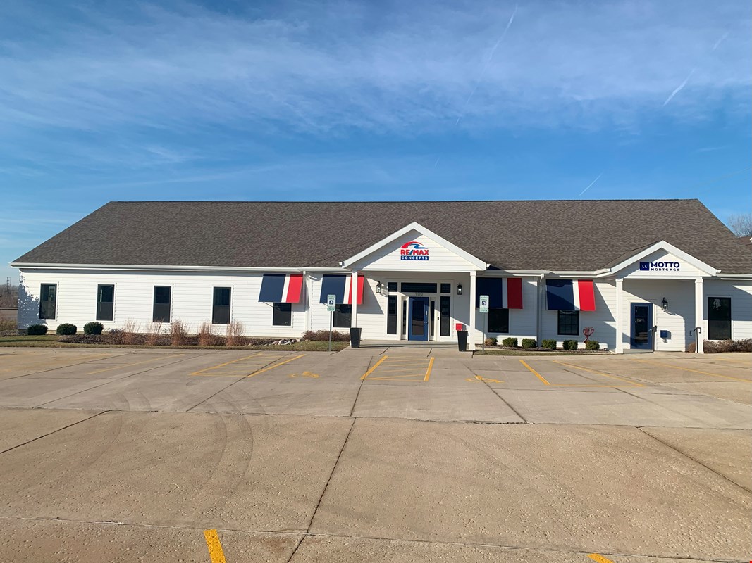 900 36th Ave, Moline — Lease in Moline, IL, photo 2 of 8