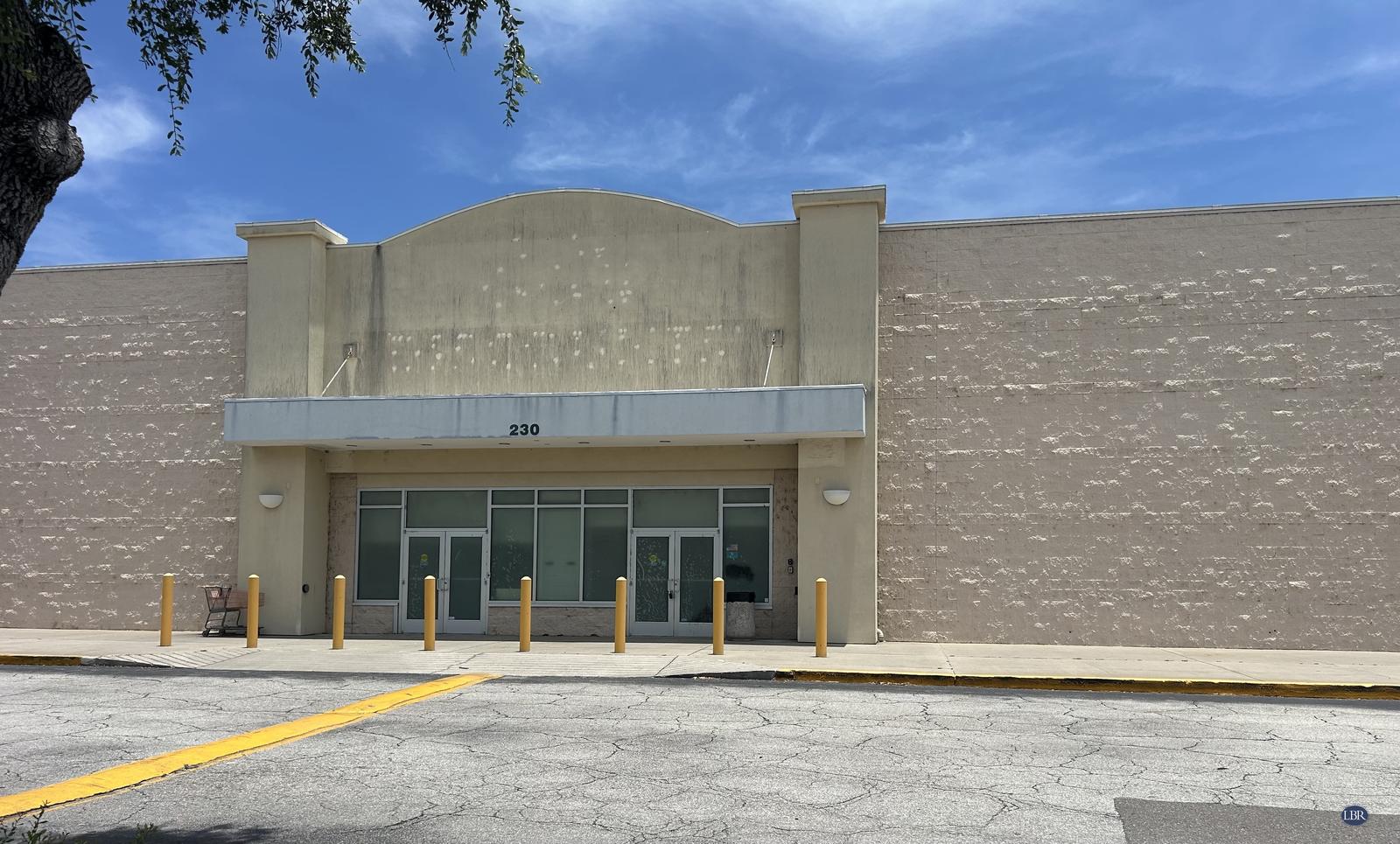 230 N Courtenay Pkwy, Merritt Island, FL 32953