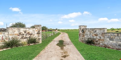 The Tin Spur Ranch—±40-acre Destination Property with Development and Adaptive-use Upside!