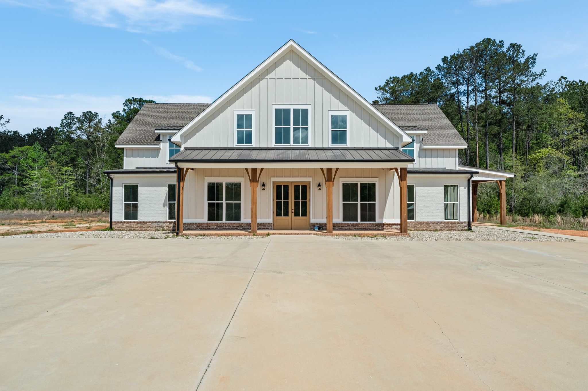 Bank Ordered Auction – 8,000+/- SF Newly Finished Office Building Situated On 25.5+/- Acres 