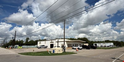 201 N 16th St, La Porte, TX 77571- 5,000 SF IND WAREHOUSE ON +/- 1 ACRE LOT