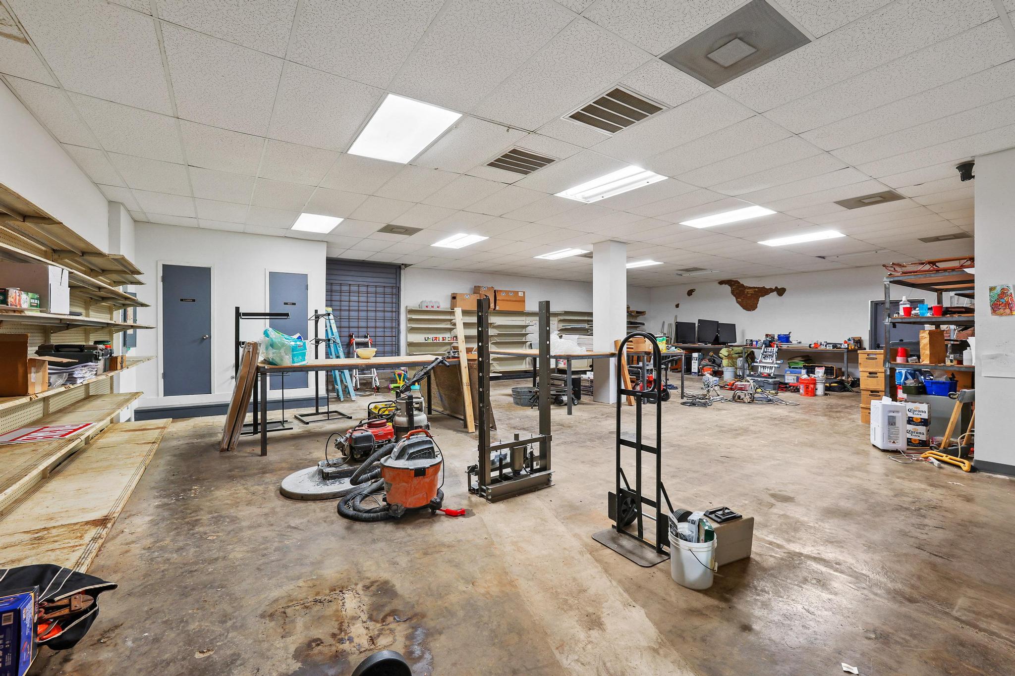 Downtown Sherman Mixed Use 5000 sf + Private Parking Lot - office for sale in sherman, TX
