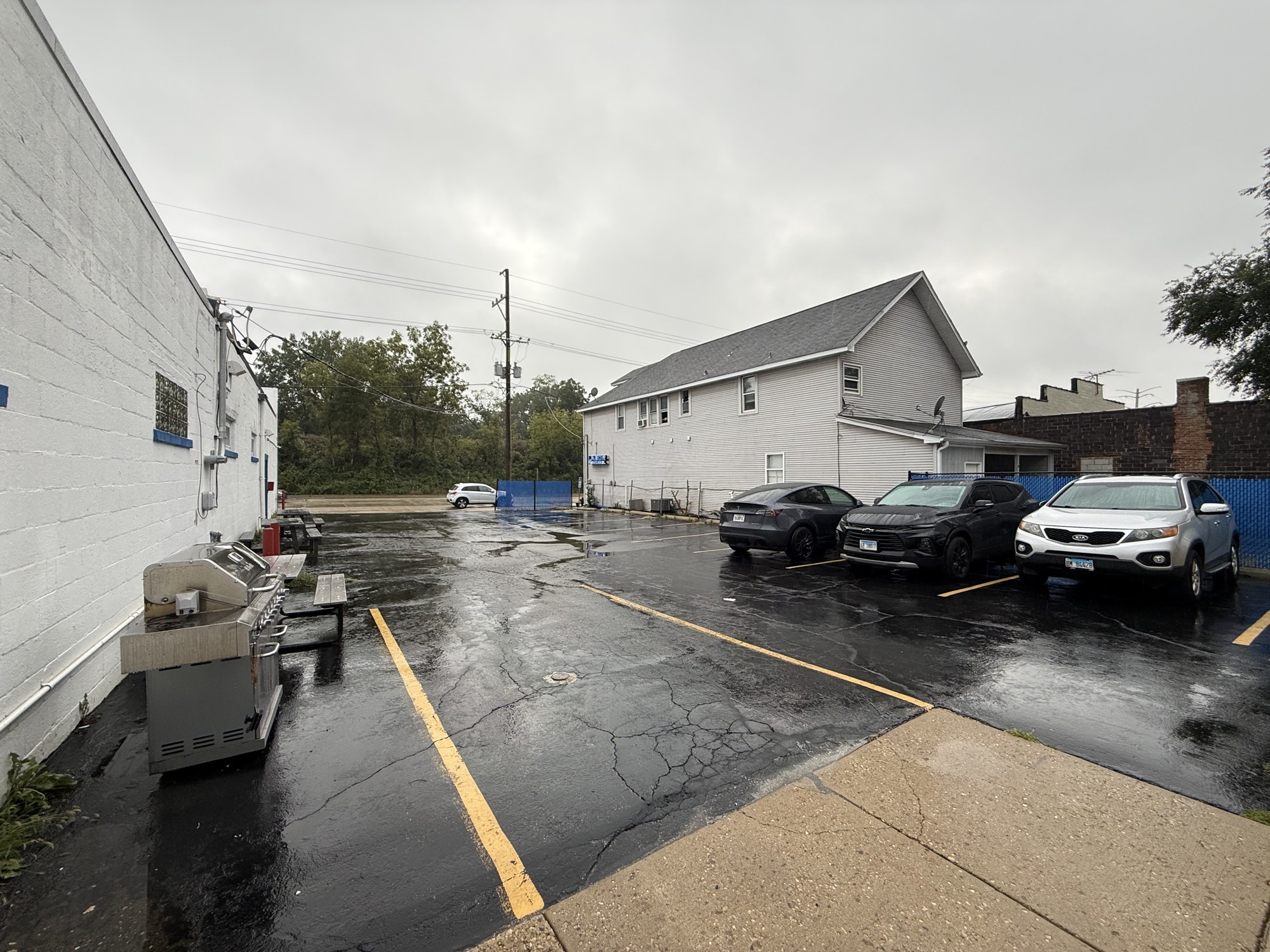 A lab/office building with $90,000 in annual base rent — Sale in Fox River Grove, IL, photo 5 of 8