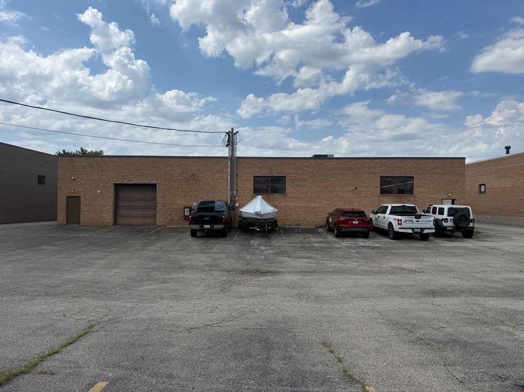 Occupy 4,200 SF now, collect rent on 7,200 SF, take… — Sale in Elk Grove Village, IL, photo 2 of 8