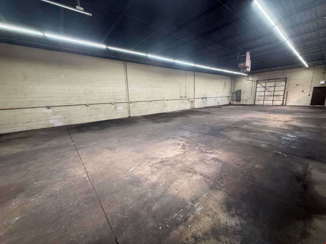 Occupy 4,200 SF now, collect rent on 7,200 SF, take… — Sale in Elk Grove Village, IL, photo 6 of 8