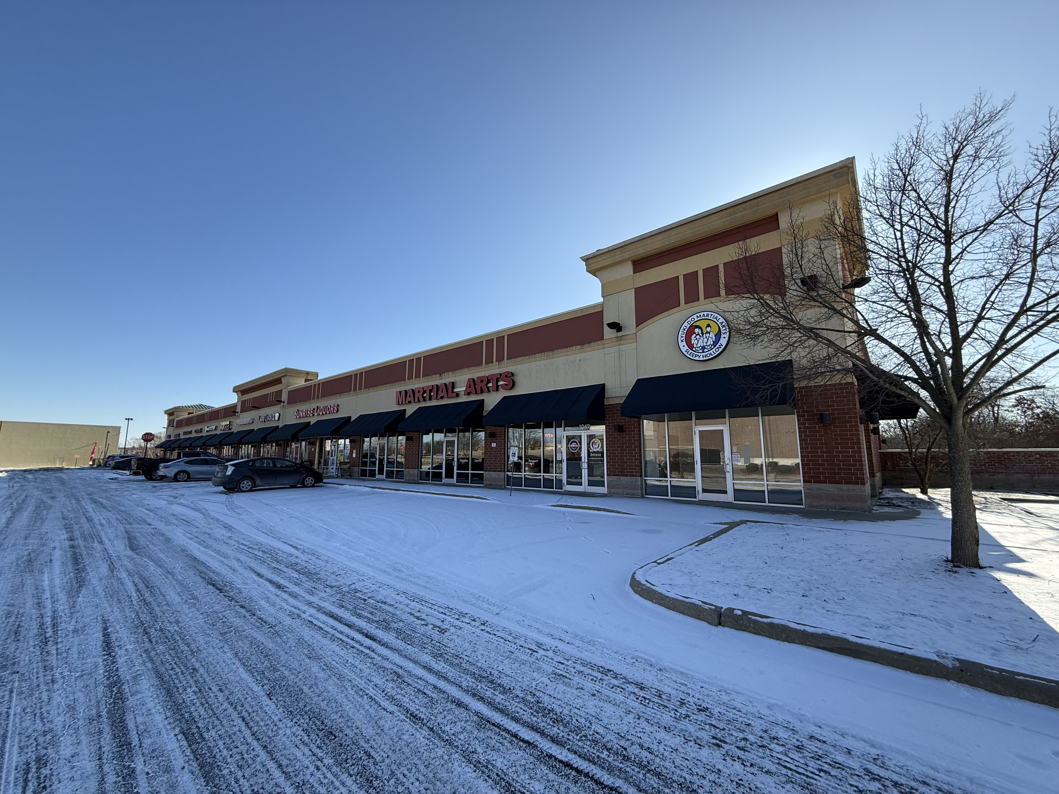 4,800 SF end-cap retail on Main St (Route 72) - retail for sale in west dundee, IL
