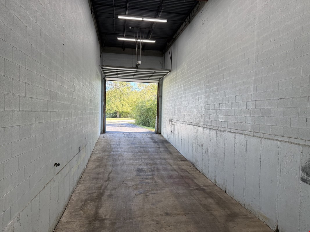 Load under roof: the truck pulls inside the building — Lease in Libertyville, IL, photo 2 of 8